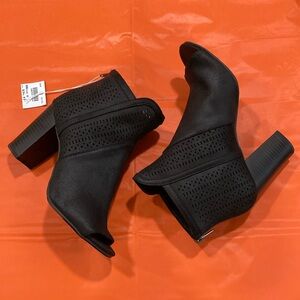 NWT American Eagle Black Peep Toe Block Heeled Booties Size 6